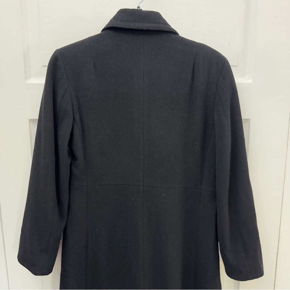 Elegant Black Double-Breasted Coat - Picture 8 of 11